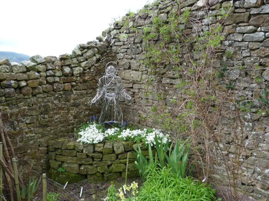 Mary-statue