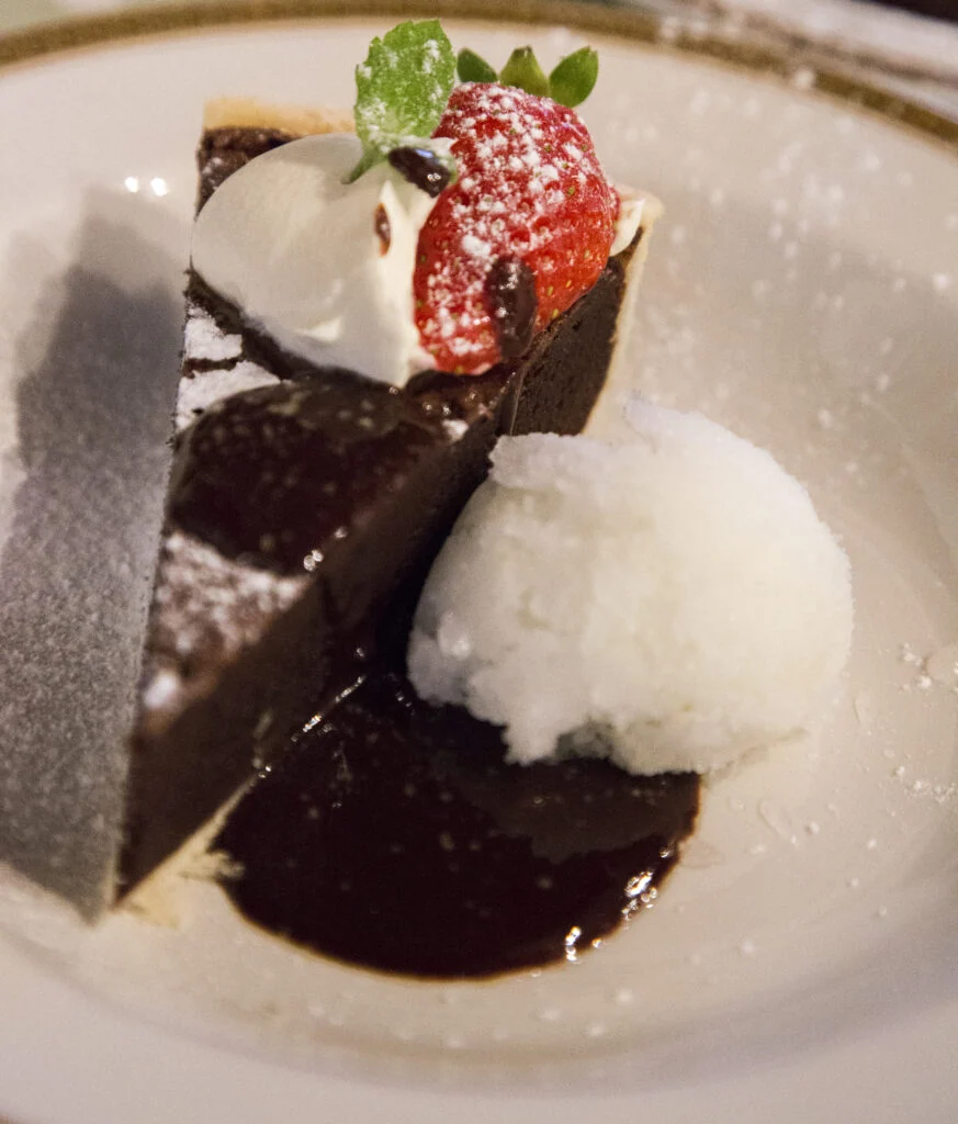 chocolate-cake-with-icecream