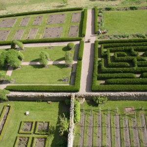 maze-and-vineyard-bolton-castle
