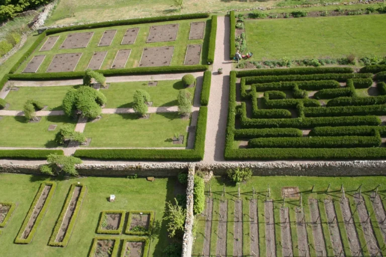 maze-and-vineyard-bolton-castle