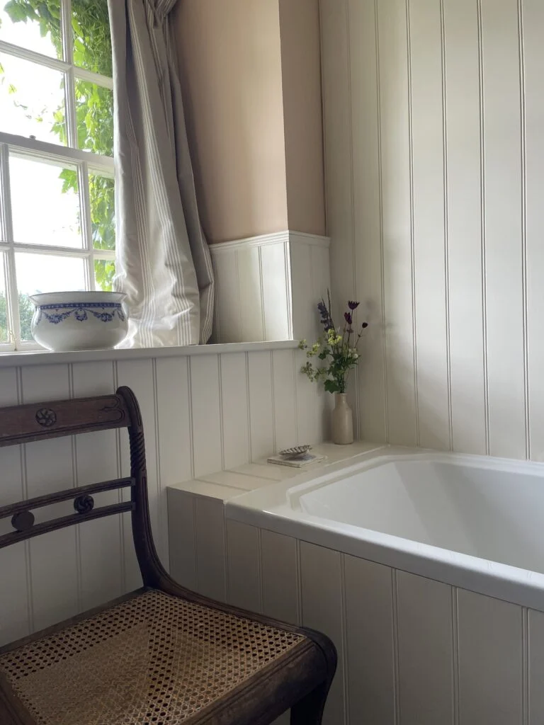 the-cooks-flat-shower-and-sink