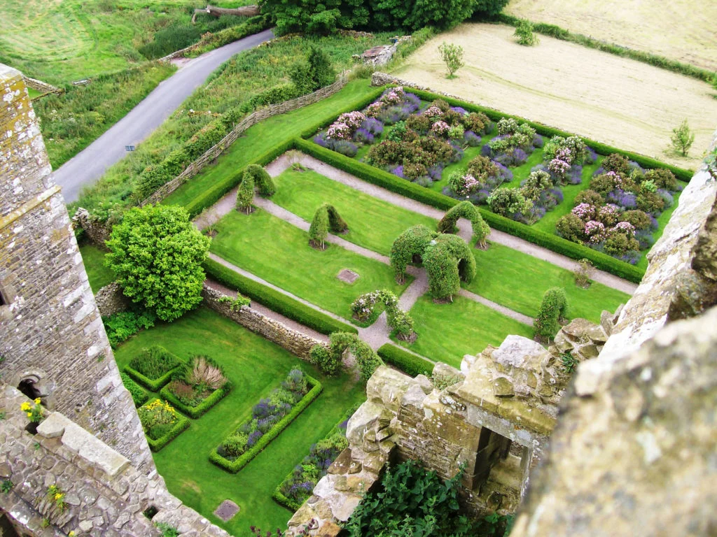 vineyard-garden-bolton-castle