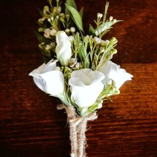 wedding-bouquet-white-roses