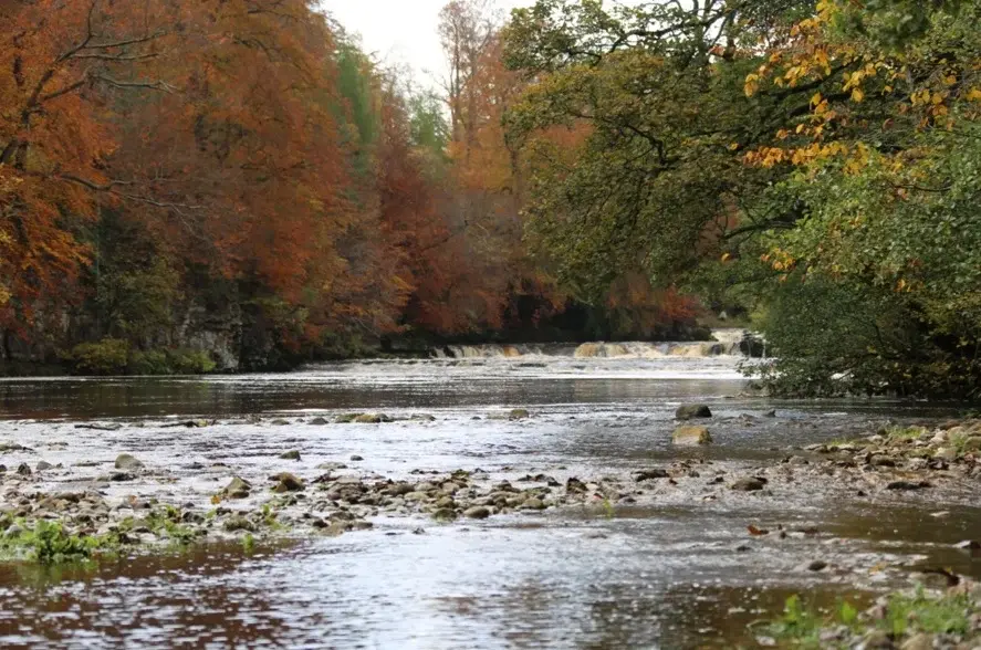 bolton-castle-river-ure