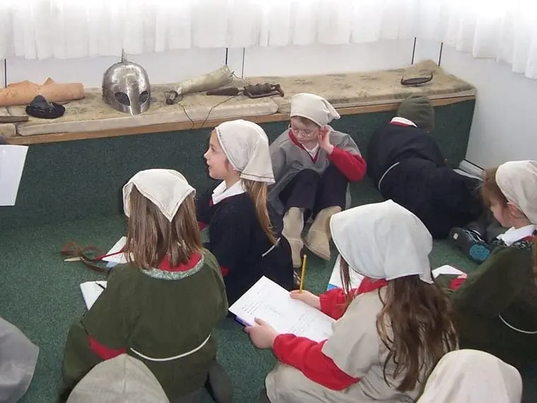 children-in-period-clothing-learning