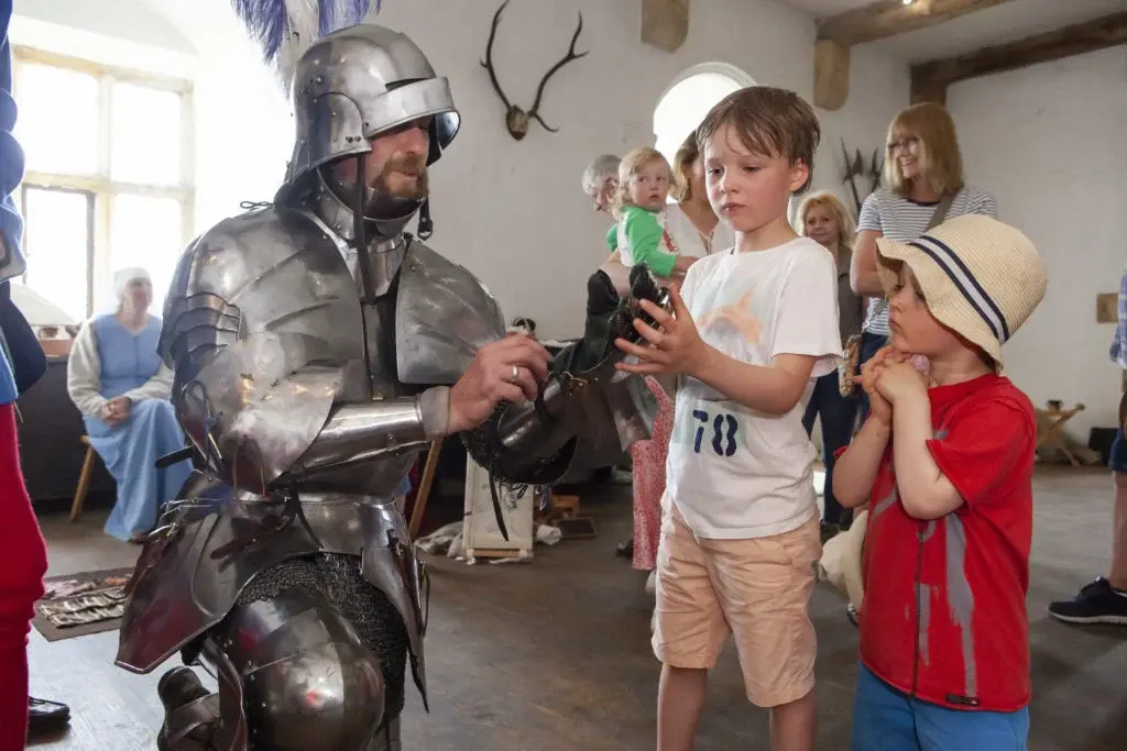 man-in-armour-teaching-children