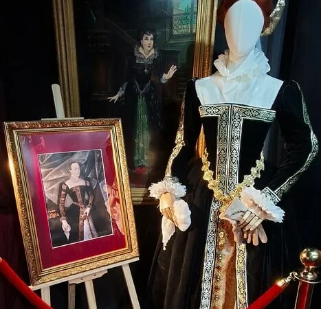 Mary-Queen-of-Scots-Portrait-with-Gown-at-Bolton-Castle-in-2027
